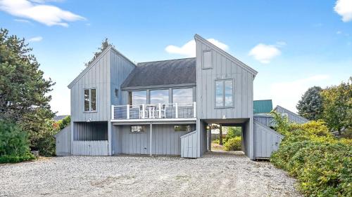 Salty Dolphin by Bayley Vacation Rentals