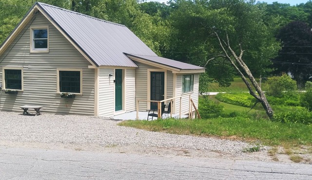 Sandy Point Brook side Coastal Cottage- Easy Shores