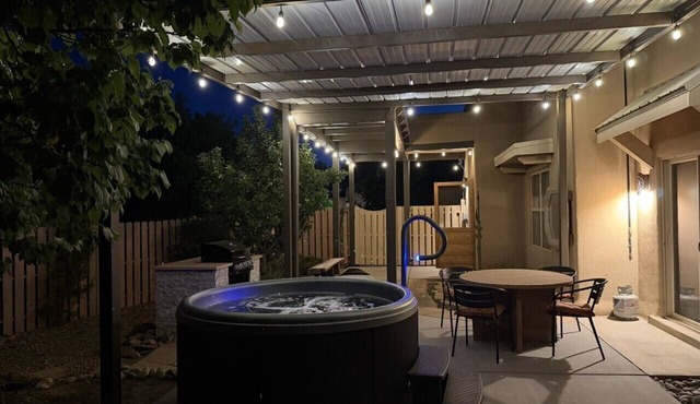 Santa Fe Home with Hot Tub & Fireplace