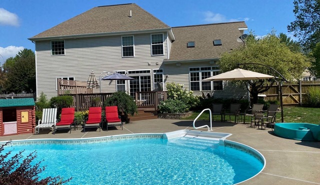 Saratoga Retreat with Private Hot Tub and Heated Saltwater Pool