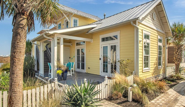 SBC3 Gorgeous views, heated community pool, steps from beach!