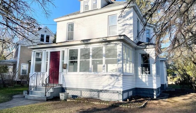 Scotia Getaway: Spacious 3bed 2bath | K & Q Beds