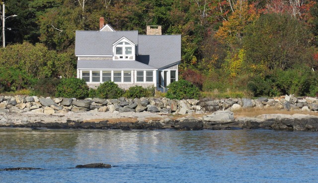 Sea Glass - Peaks Island Backshore oceanfront cottage with stunning views!