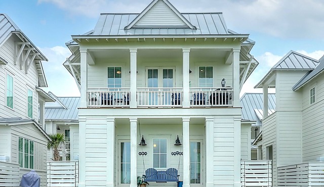 Seaside Cottage with resort pools, golf course views, & beach gear