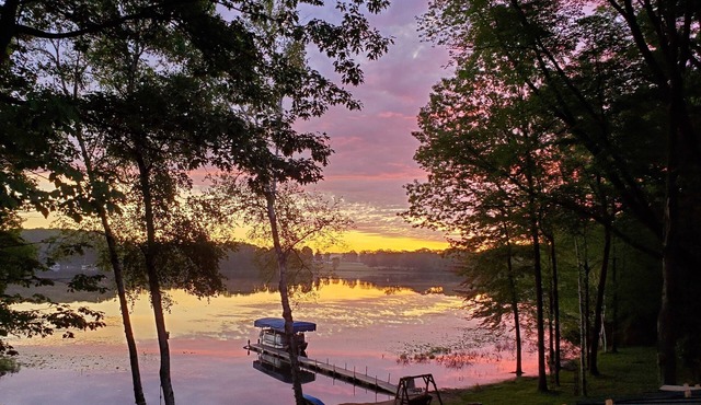 Secluded Lakefront Log Home on 4 Acres With Sauna