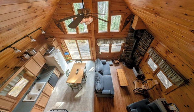 Secluded Log Cabin by Saltwater Cove - Wildlife Haven