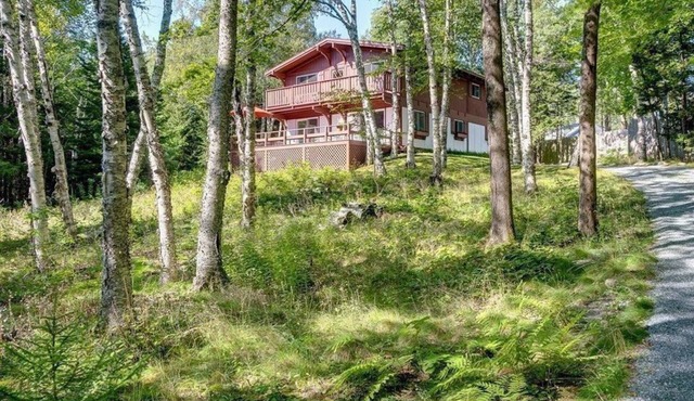 Secluded retreat steps from seashore & NEH Village