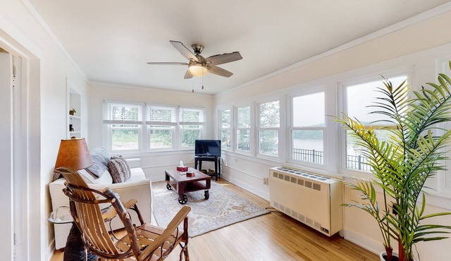 Secluded, romantic cottage with stunning views of the Hudson River