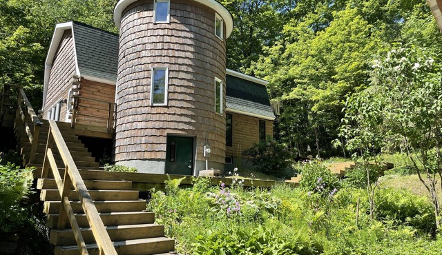Serene 3 bedroom lake cabin with fireplace