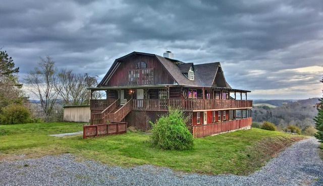 Sevierville Countryside Getaway with 2 Decks!