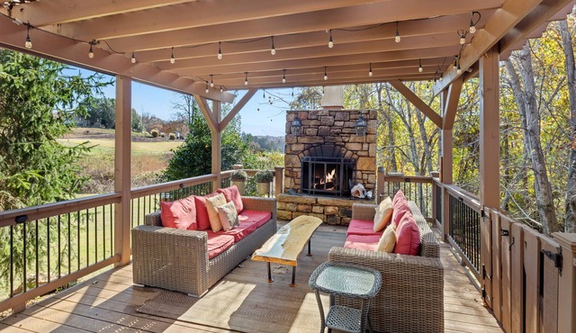Sheepnose Valley - On Golf Course at Rumbling Bald Resort - Mr Lake Lure Vacation Rentals