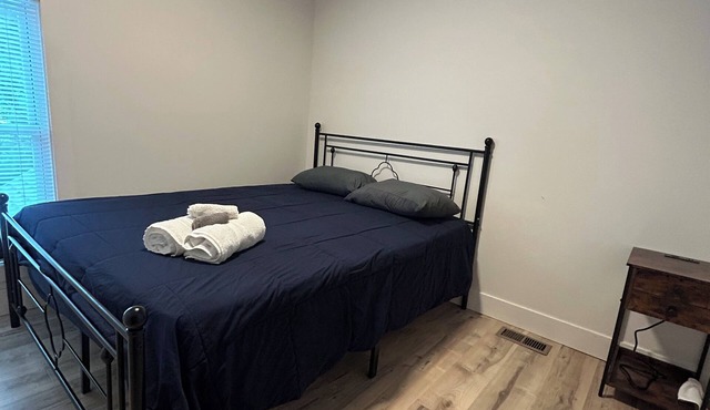 Short Walk to the Falls Newly Renovated 4 Bedroom