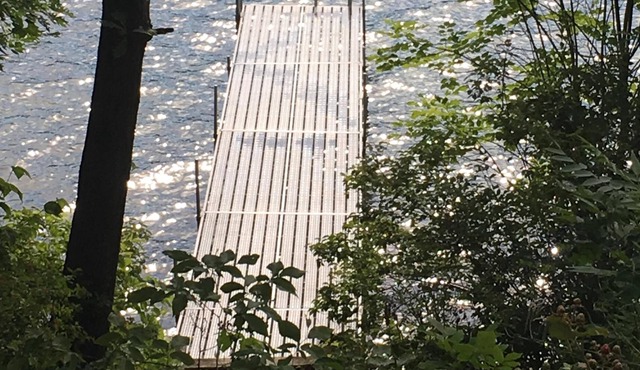 Silver Bay Lake George Lakefront. SPECIAL Rent 5 nights, get 6th free. Fall 2023