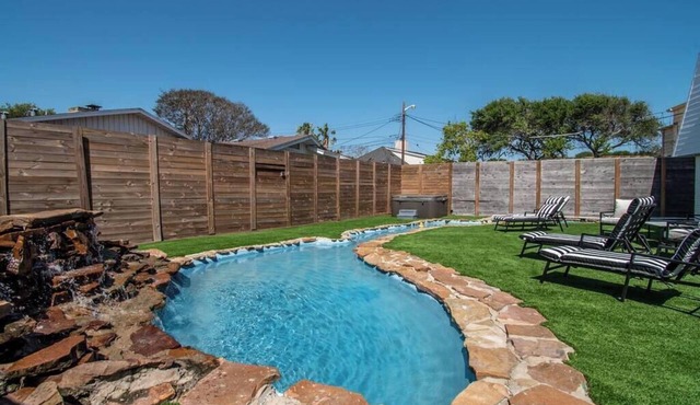 Sleep 29 - Oceanfront Retreat 2 Homes for 29-Guests!