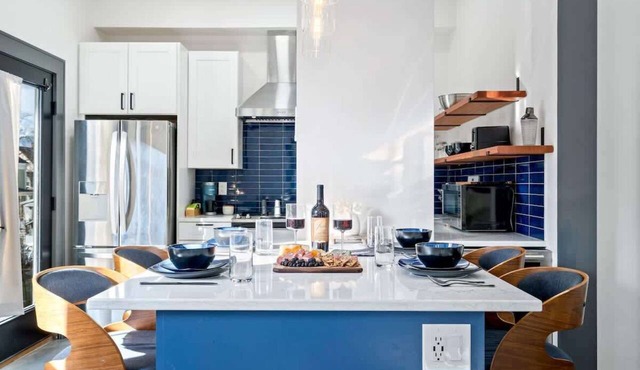Sleeps 10 | 2 Kitchens | Near Back Cove | Parking