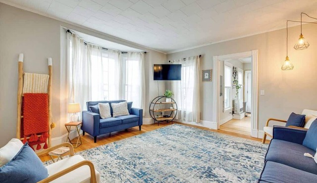 Sleeps 16+ | W/D | Parking | 15 mins to Old Port