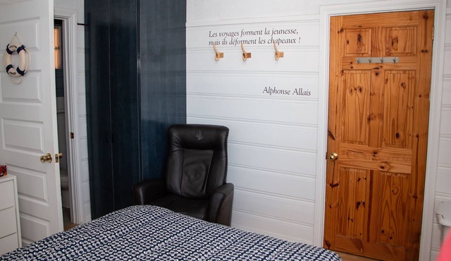 Small rustic and charming chalet, perfect for a weekend with a lover or family.
