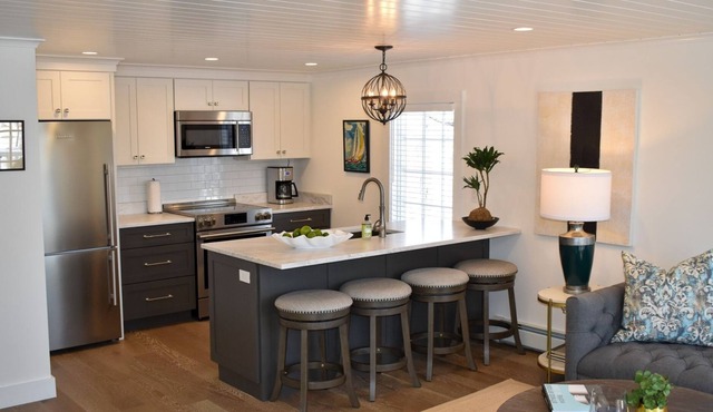"Smooth Sailing", Luxurious 2-BR in Historic Cape Porpoise