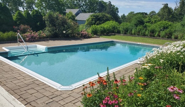 SNUG HARBOR in South Kingstown, RI.POOL, Yard, Deck.Close to Beach & Seafood.