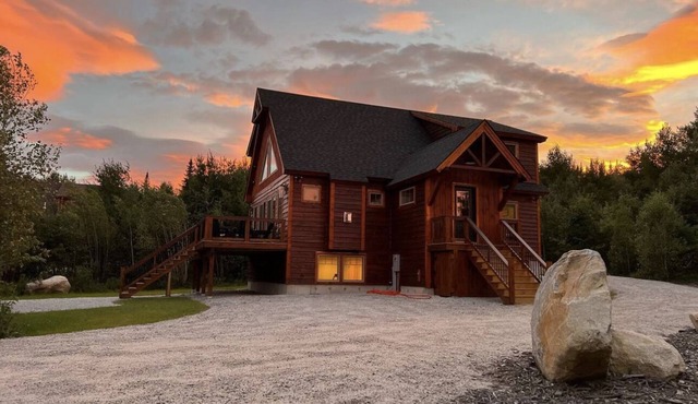 Songo Chalet - Sleeps 12. Hot Tub. In Bethel, 10 min from Sunday River!