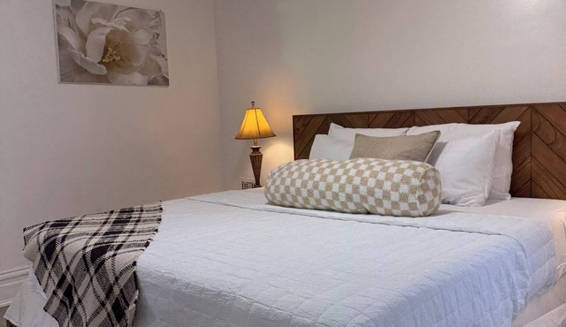 Soothing entire 3-bedroom 2-fullbath house with AC in Pittsburgh