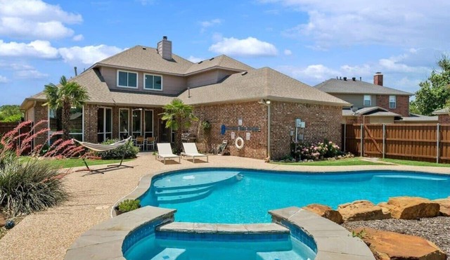 Southern Charm & Luxury Living - BBQ & Pool
