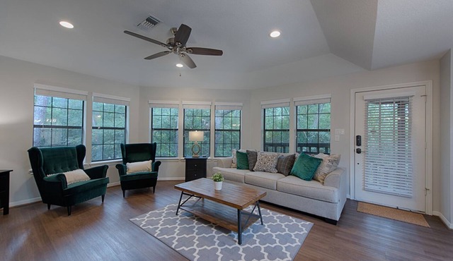 Spacious 1BR Apt Retreat in The Woodlands: Private, Peaceful, Great Location