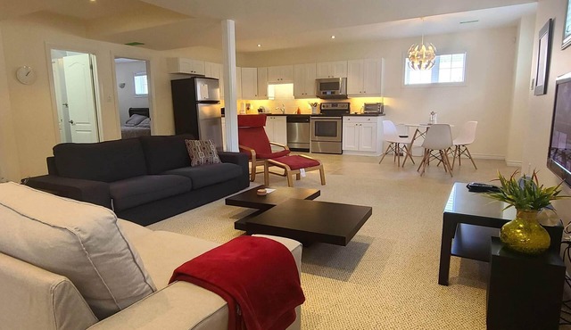 Spacious 2 BR, 3 Beds, Sleeps 6, Kitchen, Laundry
