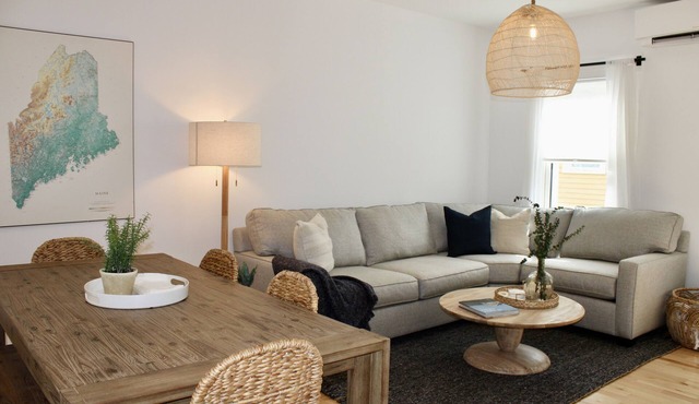 Spacious 2BR Apartment in Historic West End!