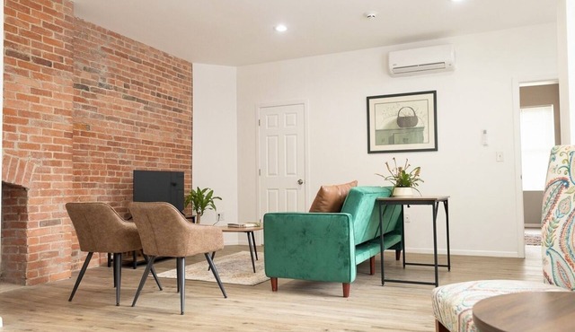 Spacious 2BR Apt/Quiet area/Minutes from stadiums, museums, parks & more!