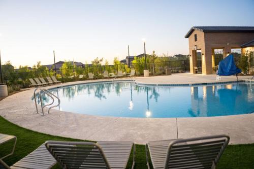 Spacious 3BR Home - Pool, Playground, EV Station L2, Near Freeway, Free Parking