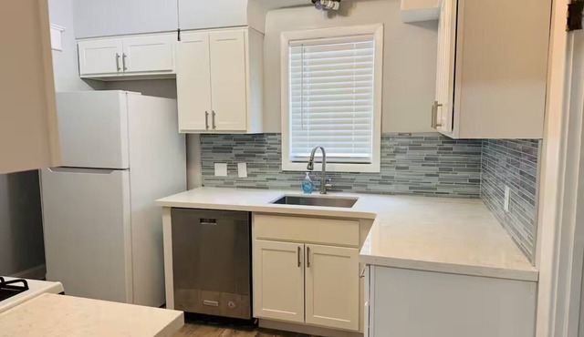 Spacious 4-bedroom House Near UB & Niagara Falls