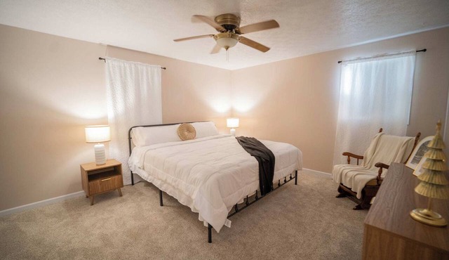 Spacious 4-BR Retreat in Ohio's Mini Switzerland