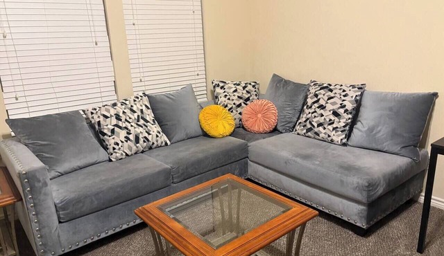Spacious 4200 sqft | 6 bdrms 4 bath | Gym |Pets OK