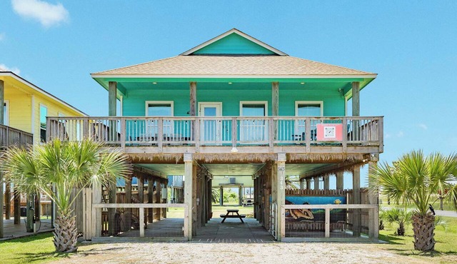 Spacious 4BR Beach House Steps to Surfside Jetty