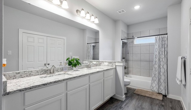 Spacious 4BR Central Fort Worth Gem