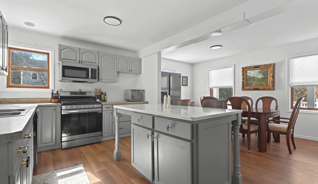 Spacious 5-bedroom house with in ground pool, pool house. 2 full kitchens.