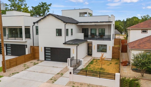 Spacious 5Br 6bd house with Rooftop view of Downtown Dallas