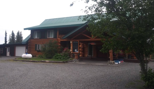 Spacious 7-bedroom lodge in welcoming Kasilof with AC