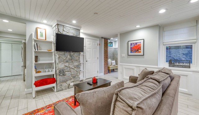 Spacious and Contemporary Condo in the Heart of Portland - Close to Beach