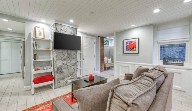 Spacious and Contemporary Condo in the Heart of Portland - Close to Beach