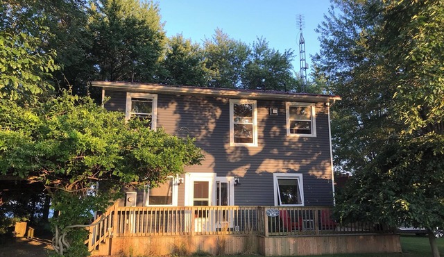 Spacious Beachfront Retreat on Lake Erie! in Wheatley