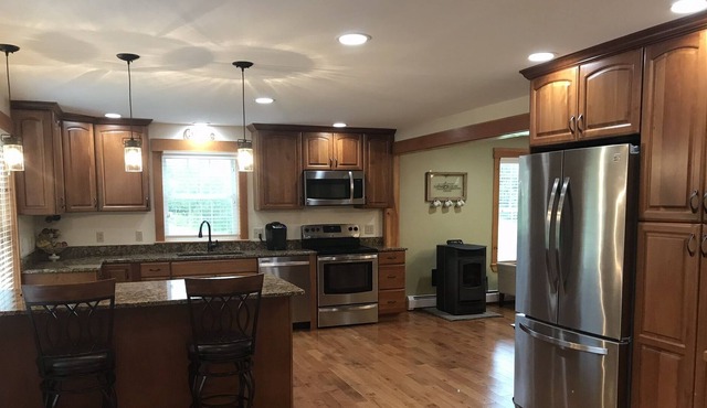 Spacious Beautiful Home - 5 min from the lake!