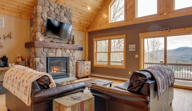 Spacious Cabin: 10 Mi to Sunday River Skiing!