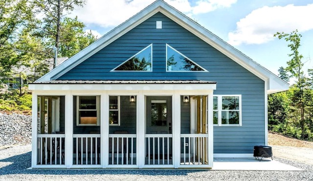 Spacious Cabin Complex with Flanders Pond Access, Ideal for Group Getaways, Located Near Sullivan, Maine