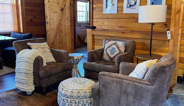 Spacious & Charming Cabin - Close to Ski/Lakes!