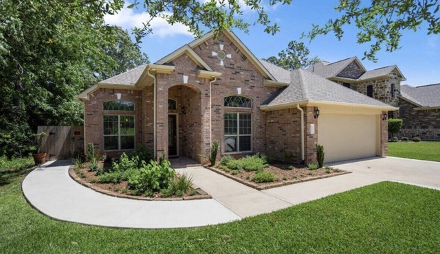 Spacious Conroe Home < 4 miles to the Lake!