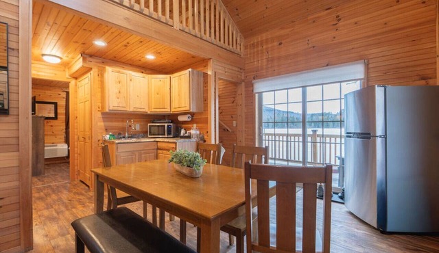 Spacious Couples Log Cabin White Mountains
