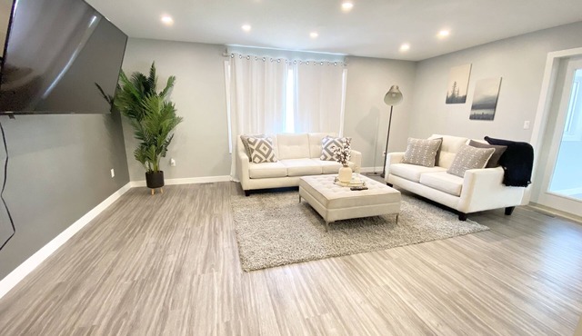 ☀️Spacious Drumheller Retreat☀️Museum & Golf ☀️Sleeps10+☀️Large Yard in Drumheller