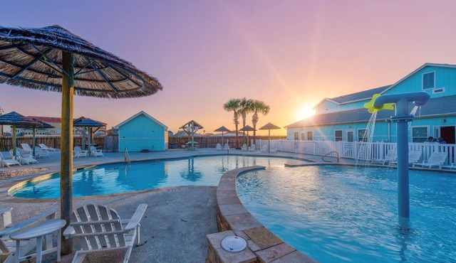 Spacious Family & Pet-Friendly Townhome | Pool & Playground